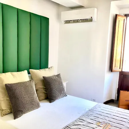 Palace Fontana Di Trevi