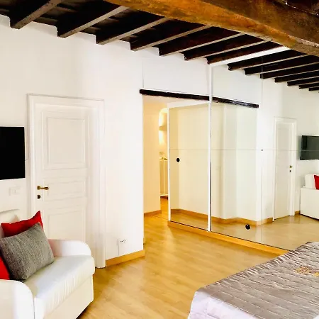 Palace Fontana Di Trevi