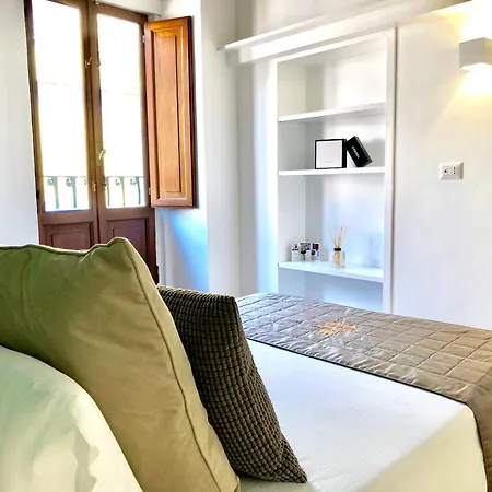 Palace Fontana Di Trevi Rome